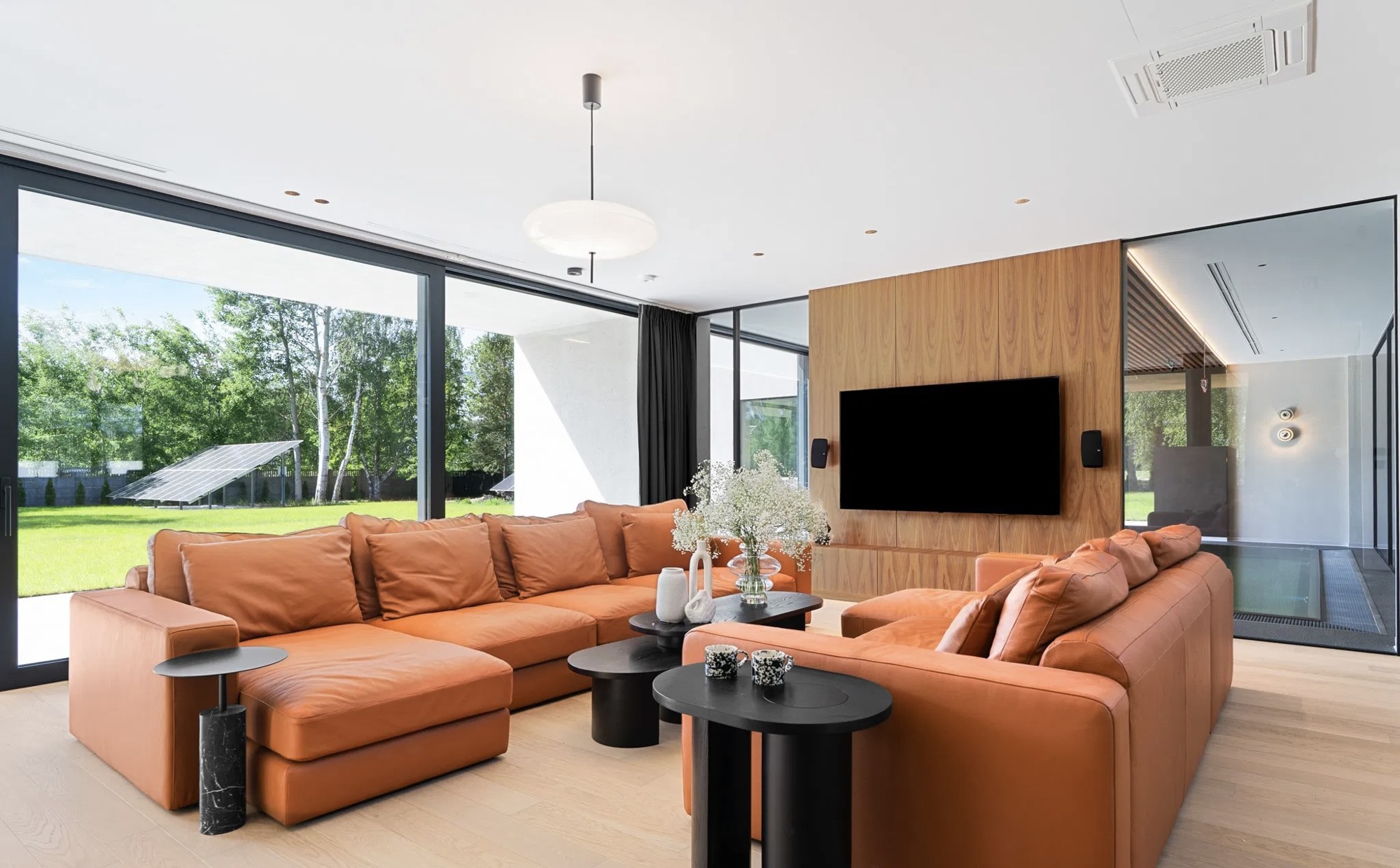Living room with panoramic glazing